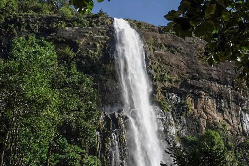 Diyaluma Falls
